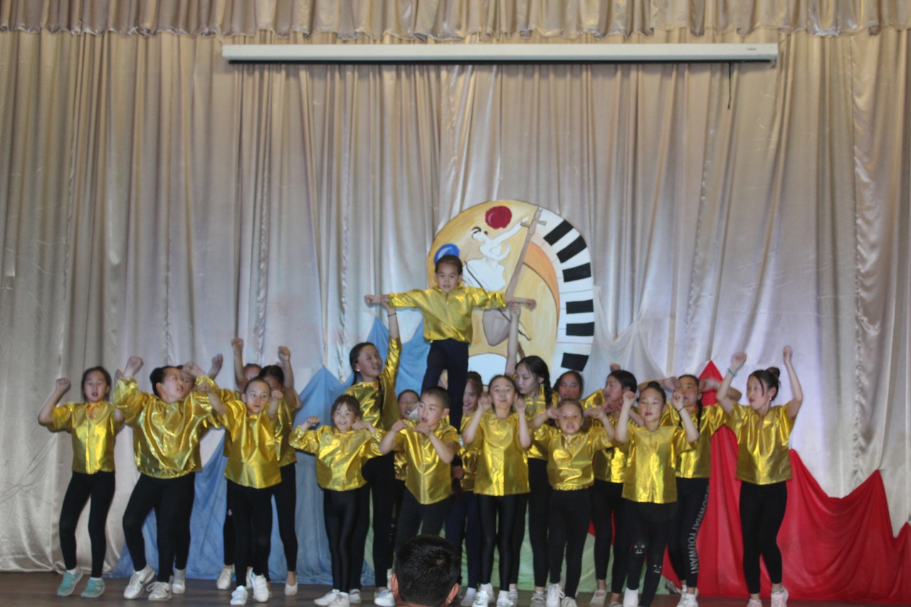 
	17 мая 2019 года в Доме культуры проведен отчетный концерт "ДШИ с. Чаа-Холь" совместно с "ДШИ им. Б. Байынды с. Ак-Дуруг".

	
